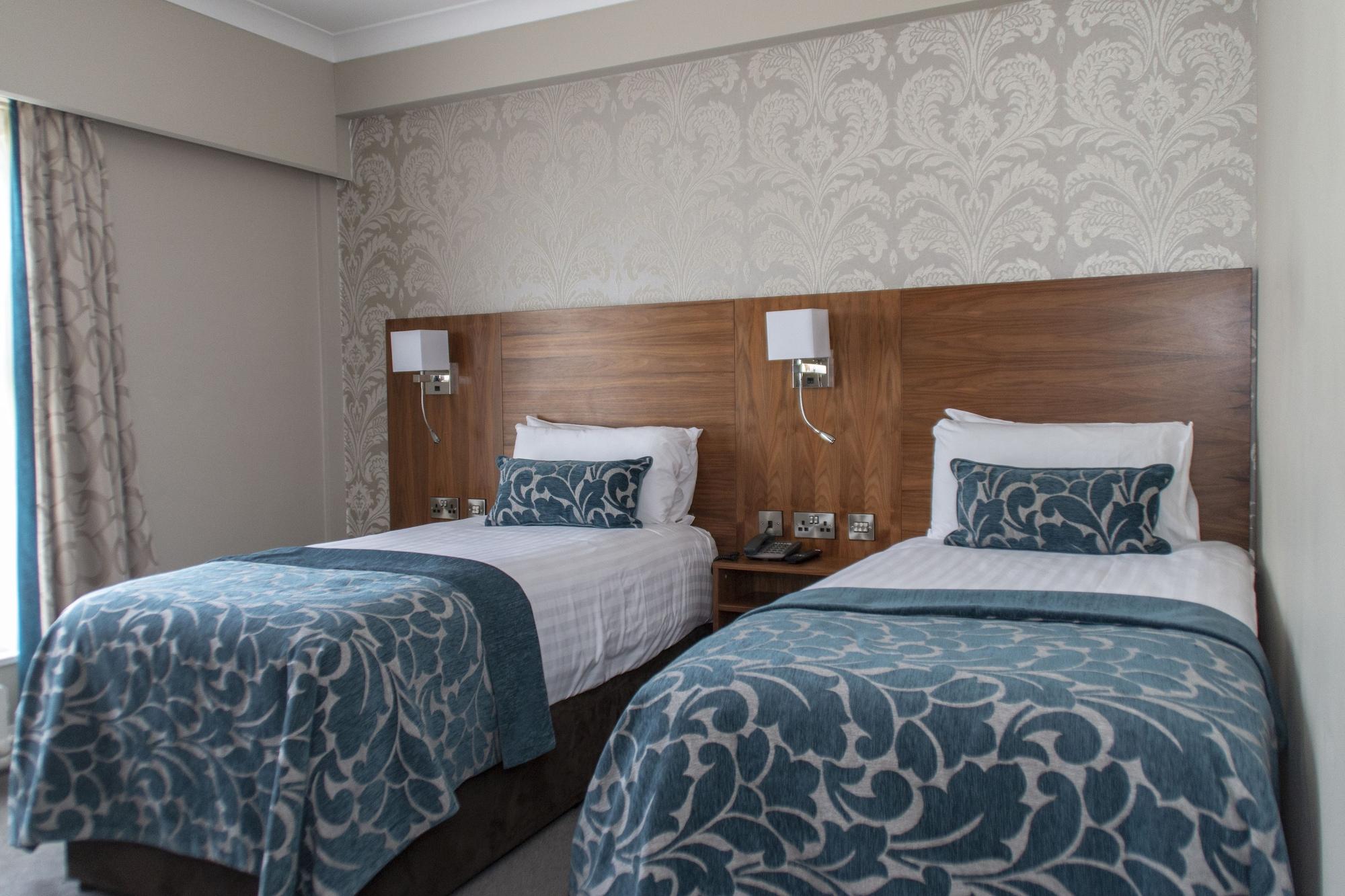 The Royal Hotel & Leisure Centre Брей Экстерьер фото