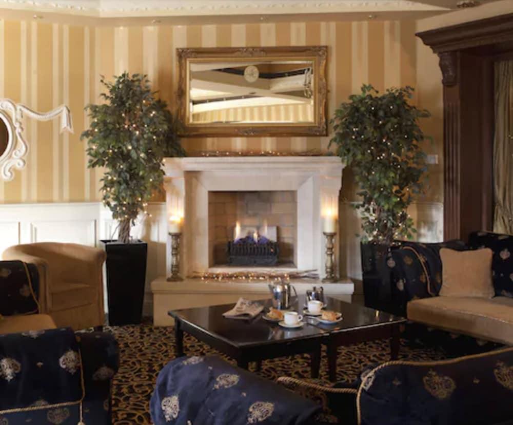 The Royal Hotel & Leisure Centre Брей Экстерьер фото