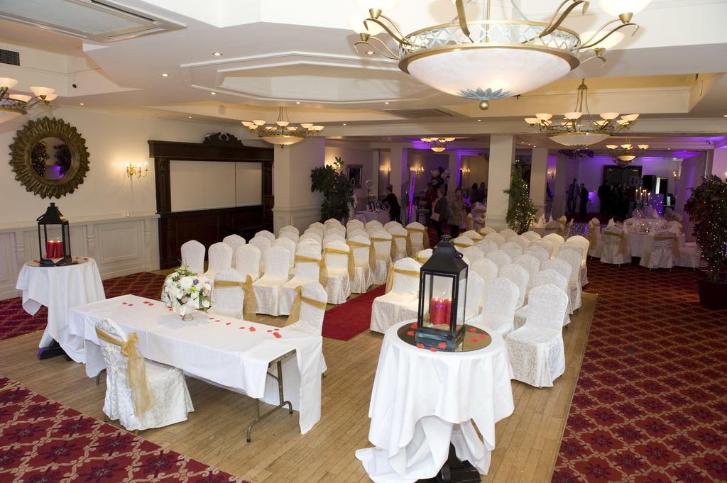 The Royal Hotel & Leisure Centre Брей Экстерьер фото