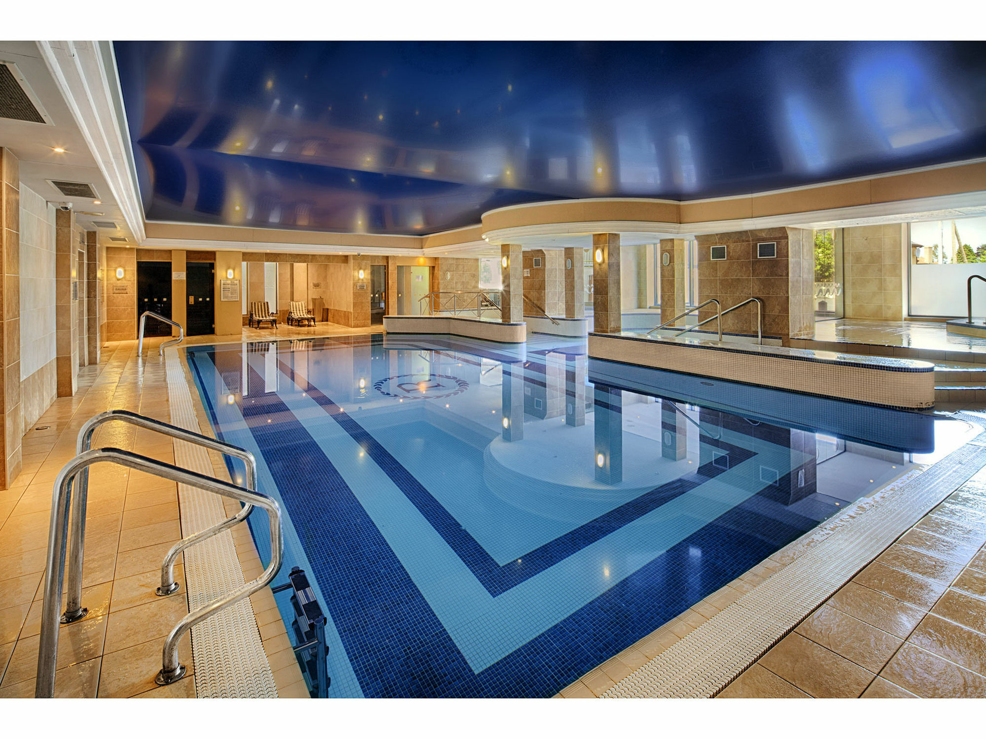 The Royal Hotel & Leisure Centre Брей Экстерьер фото