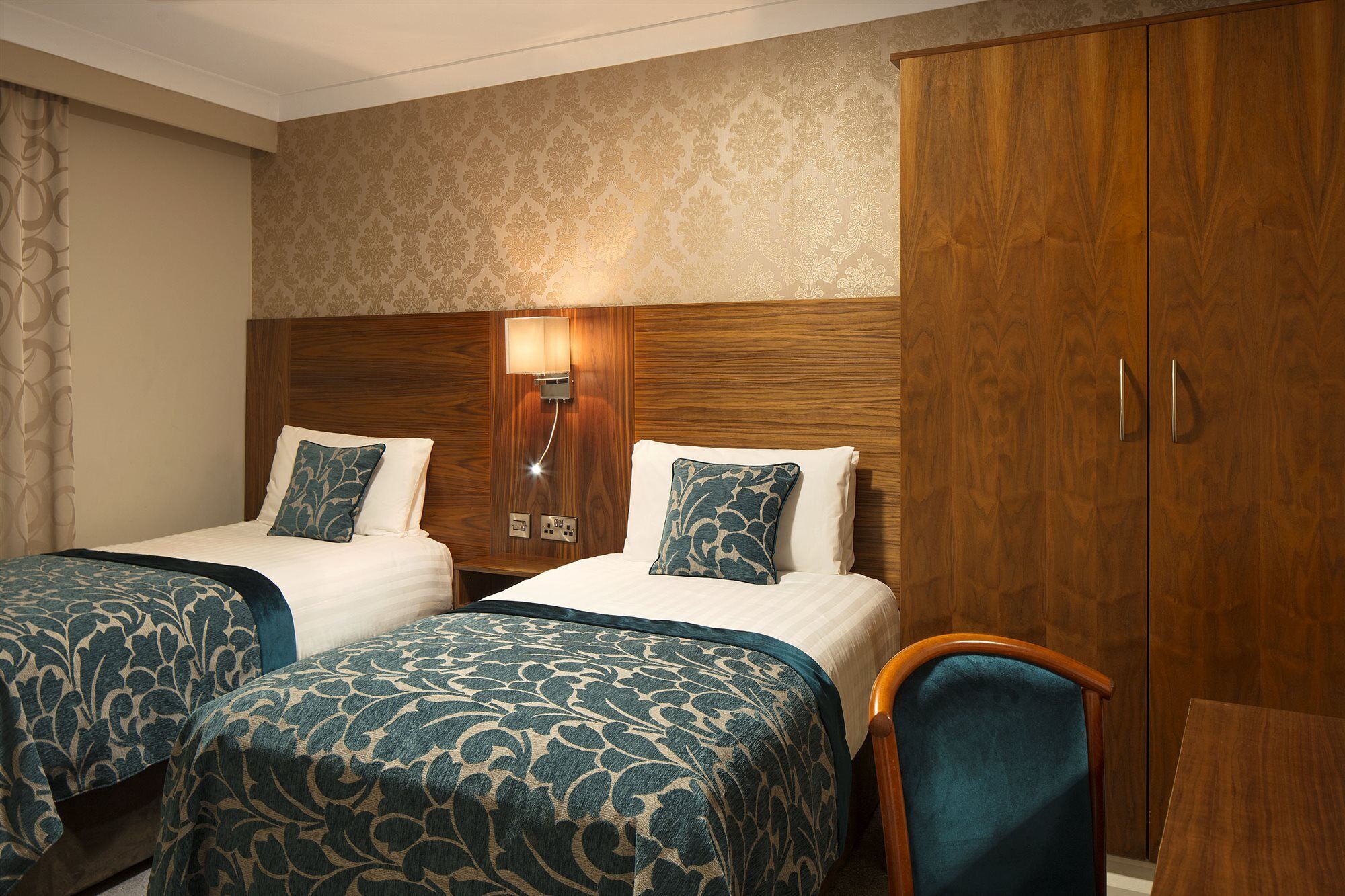 The Royal Hotel & Leisure Centre Брей Экстерьер фото
